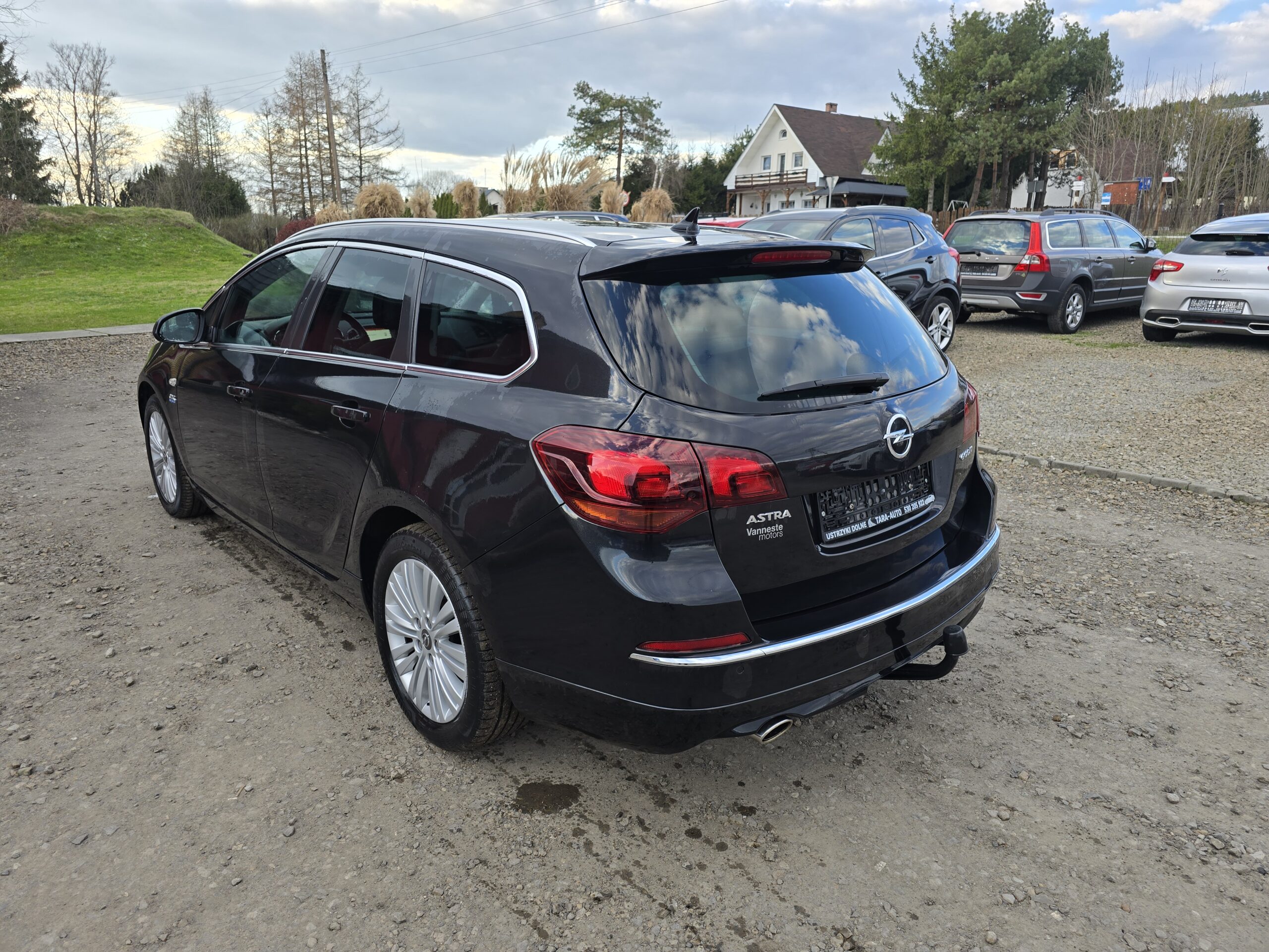 
								Opel Astra J 1.6cdti full									