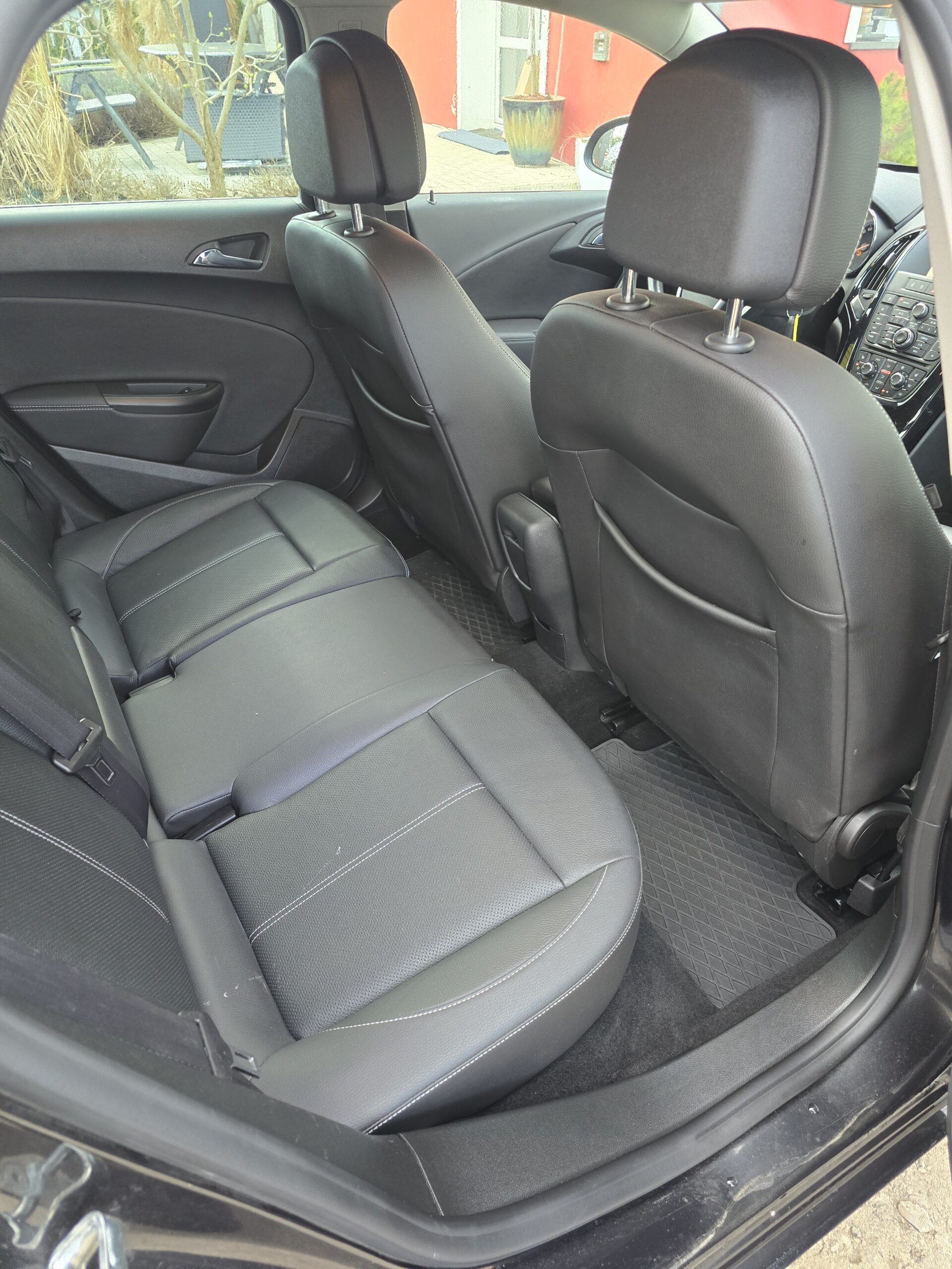 
								Opel Astra J 1.6cdti full									