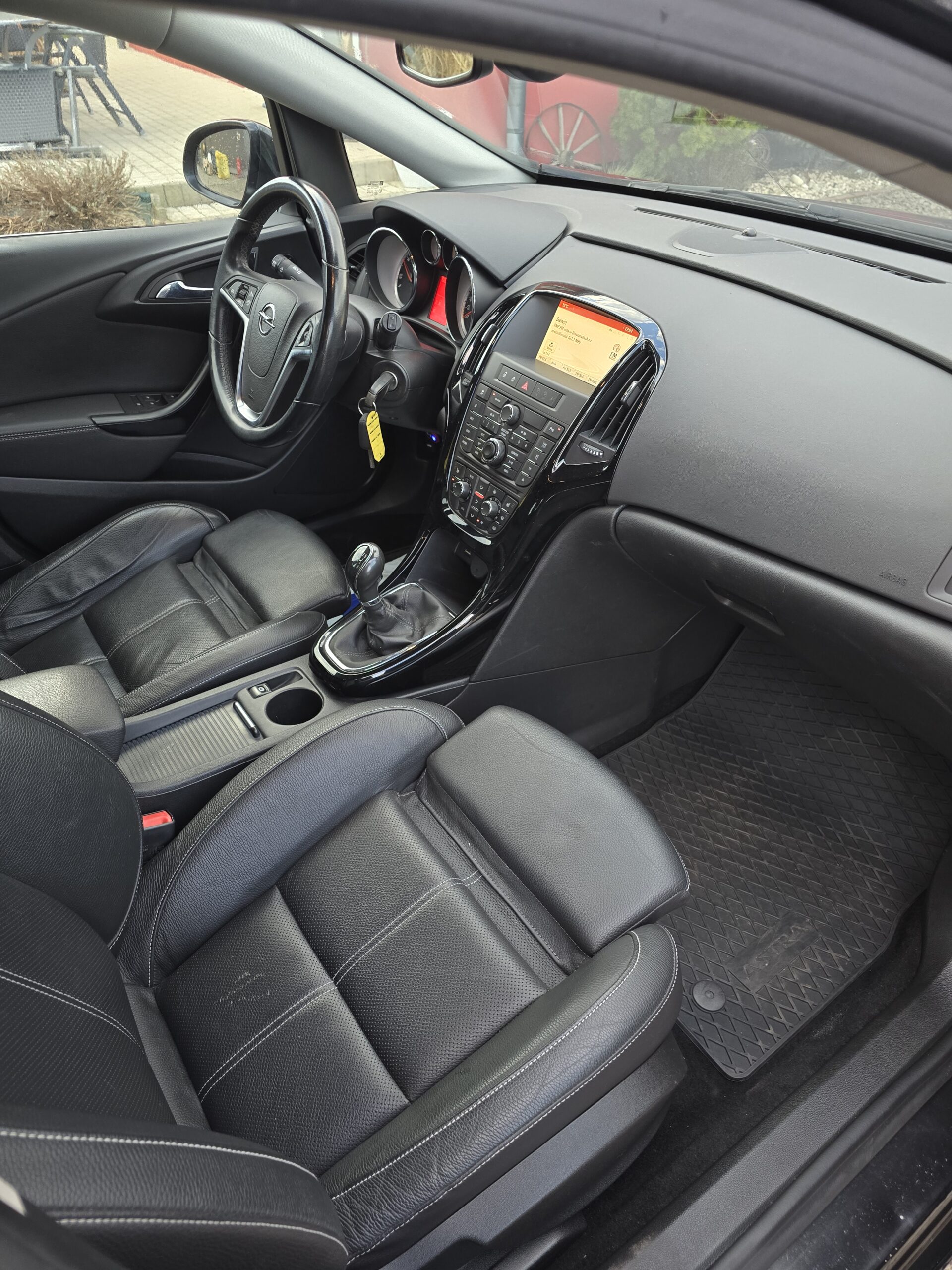 
								Opel Astra J 1.6cdti full									