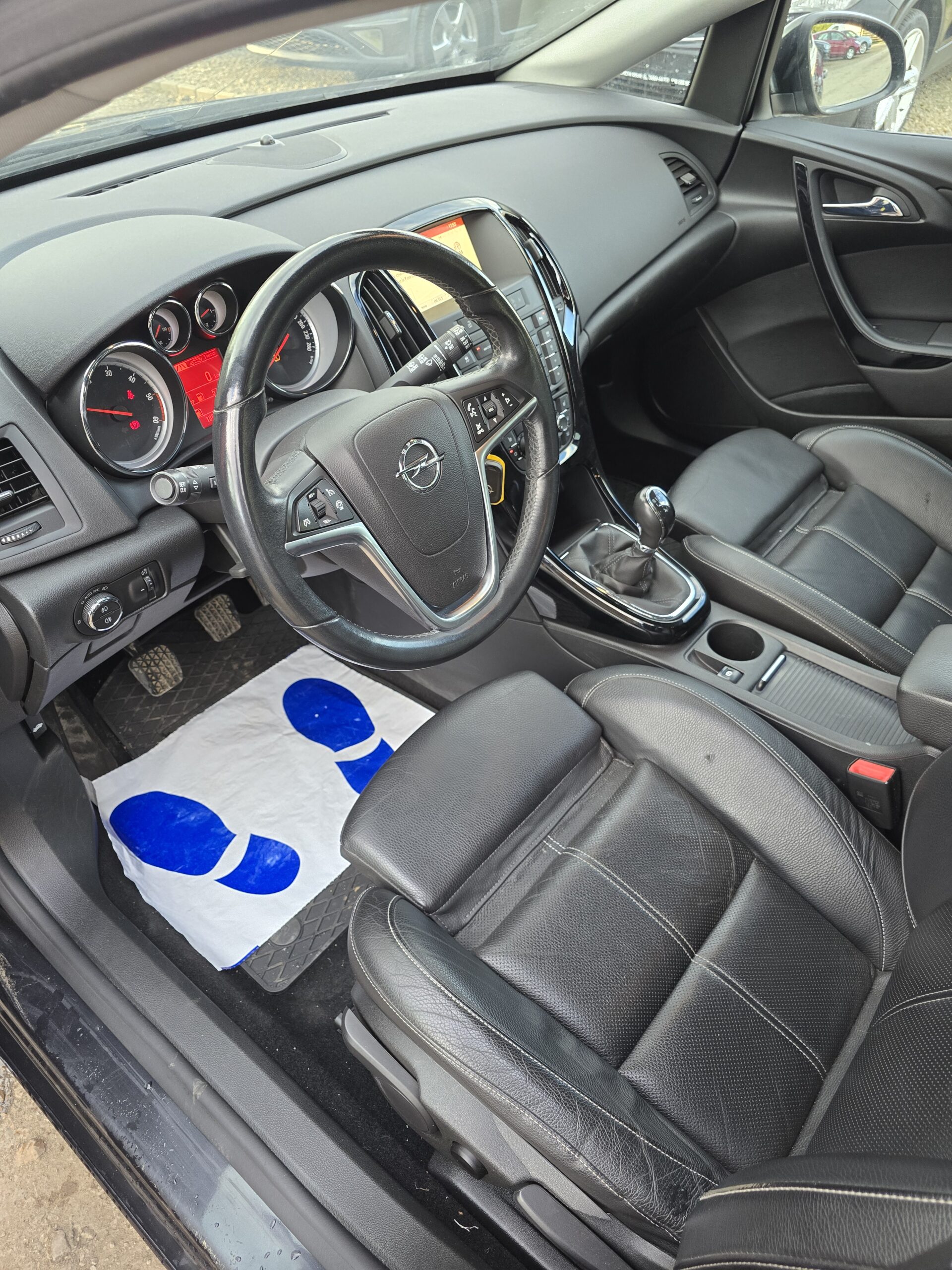 
								Opel Astra J 1.6cdti full									