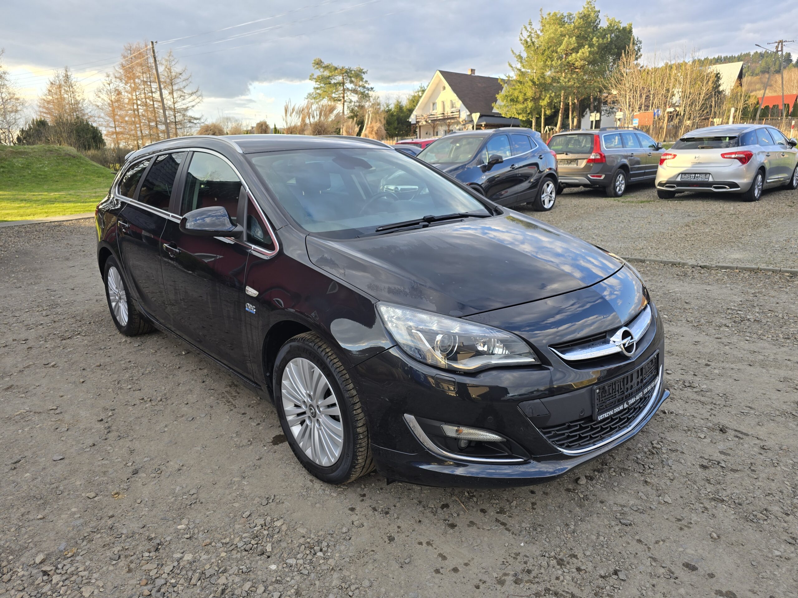 
								Opel Astra J 1.6cdti full									