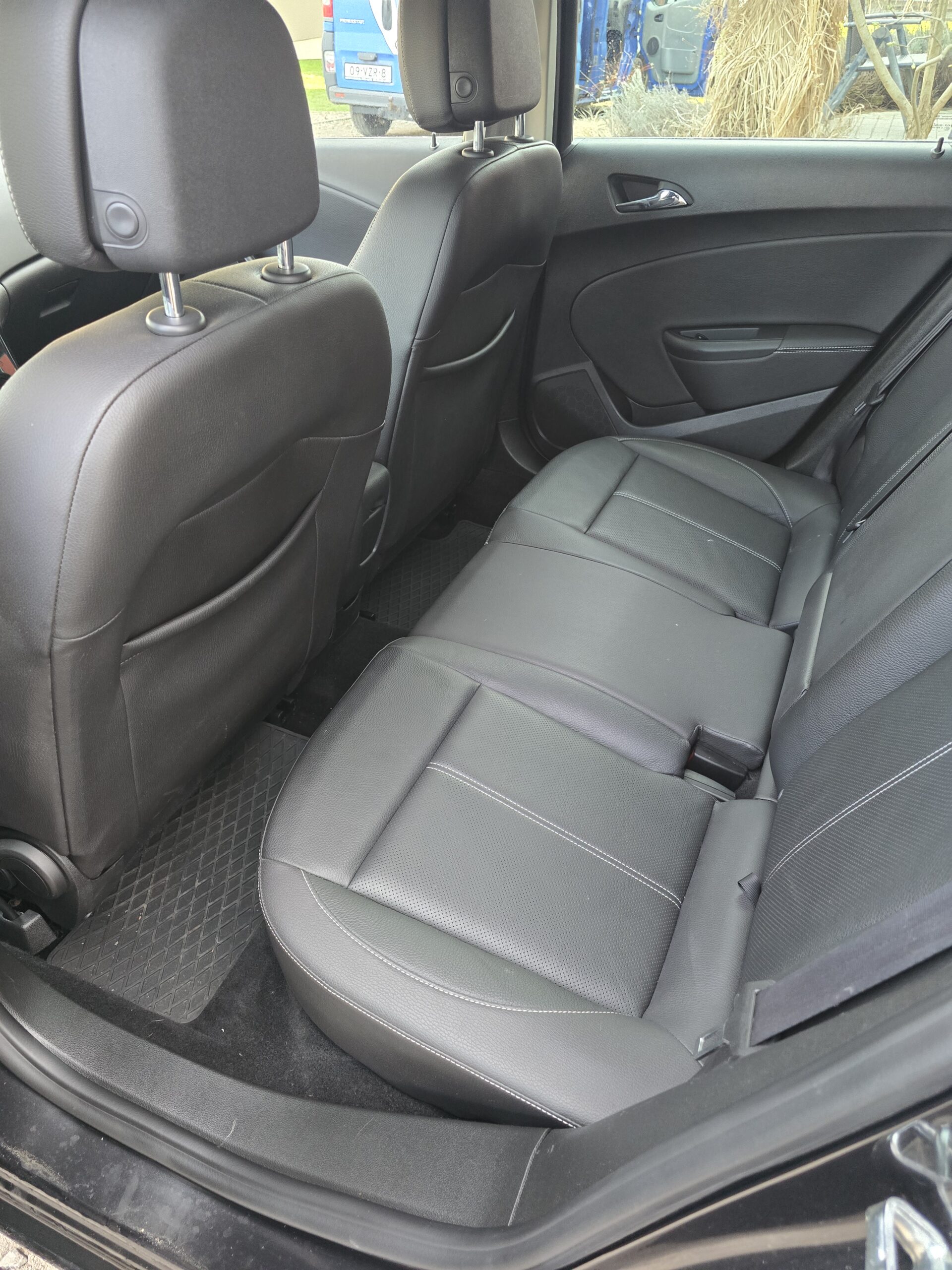 
								Opel Astra J 1.6cdti full									