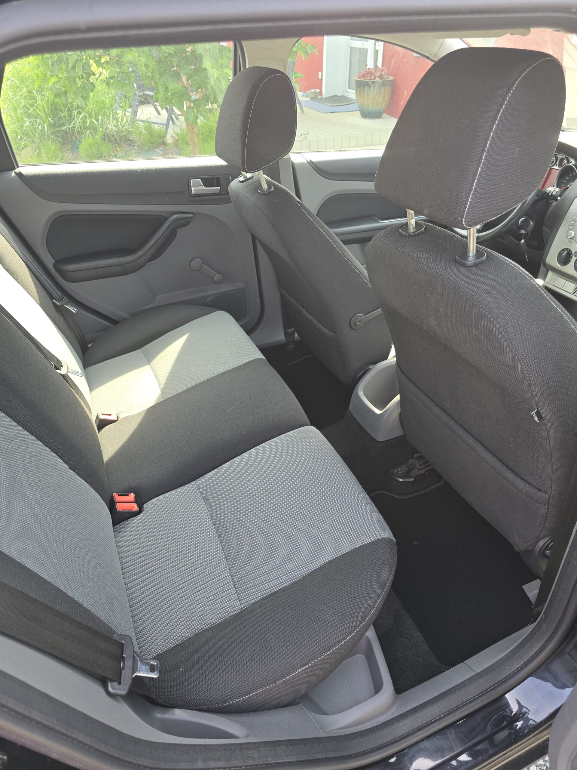 
								Ford Focus 1.6 Tdci full									