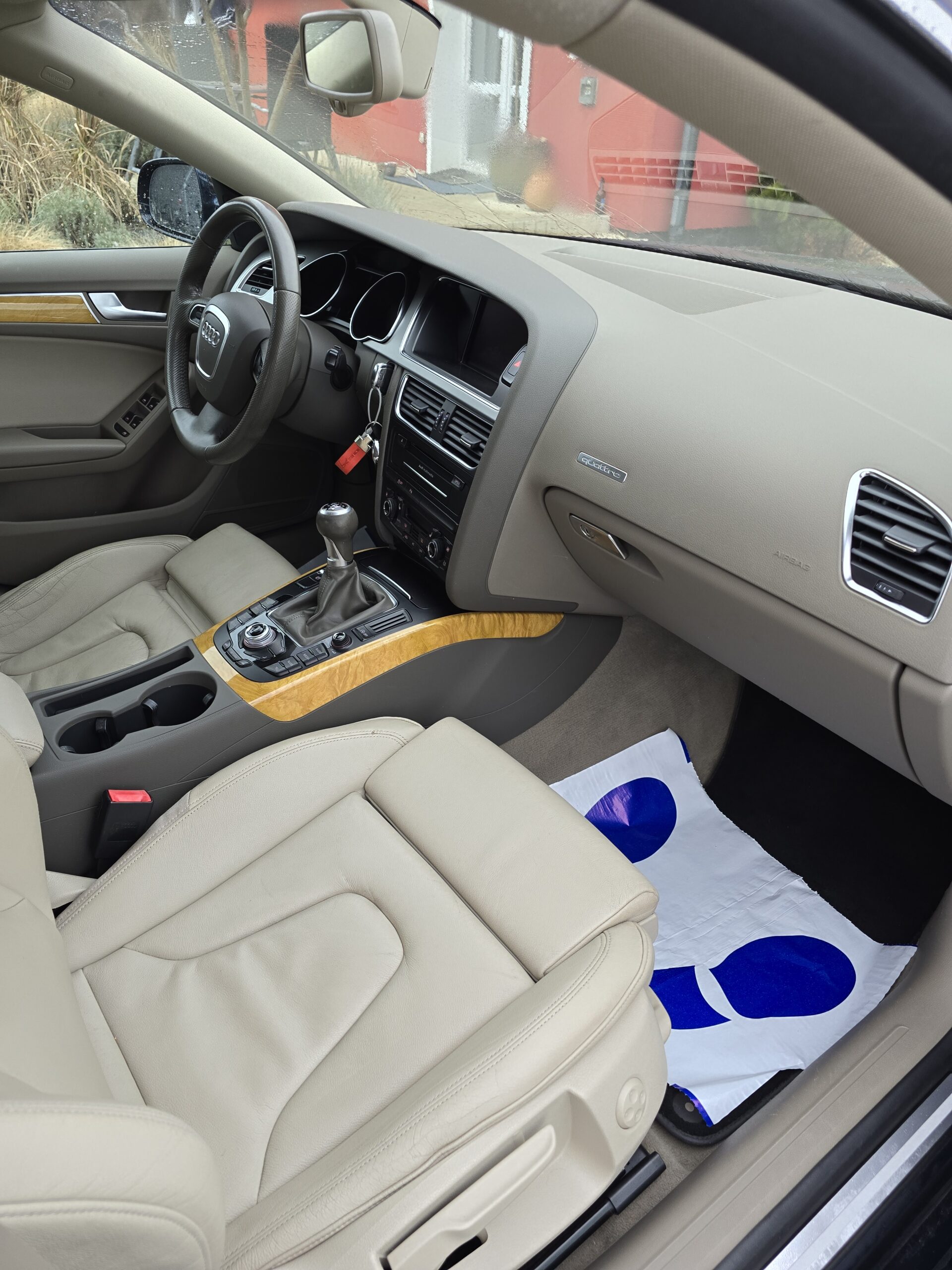 
								Audi A5 2.0TDI Quattro 2011r full									