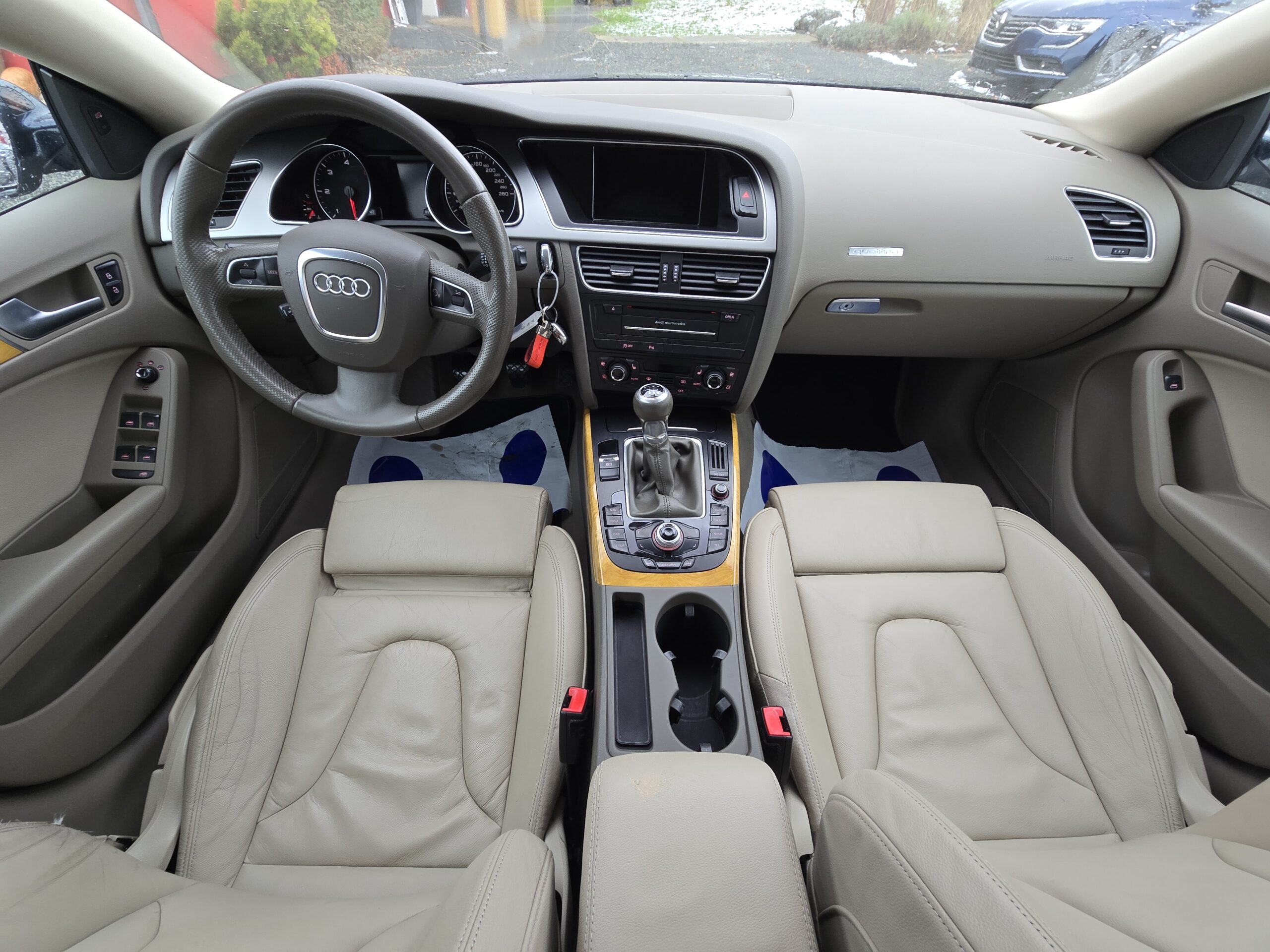 
								Audi A5 2.0TDI Quattro 2011r full									