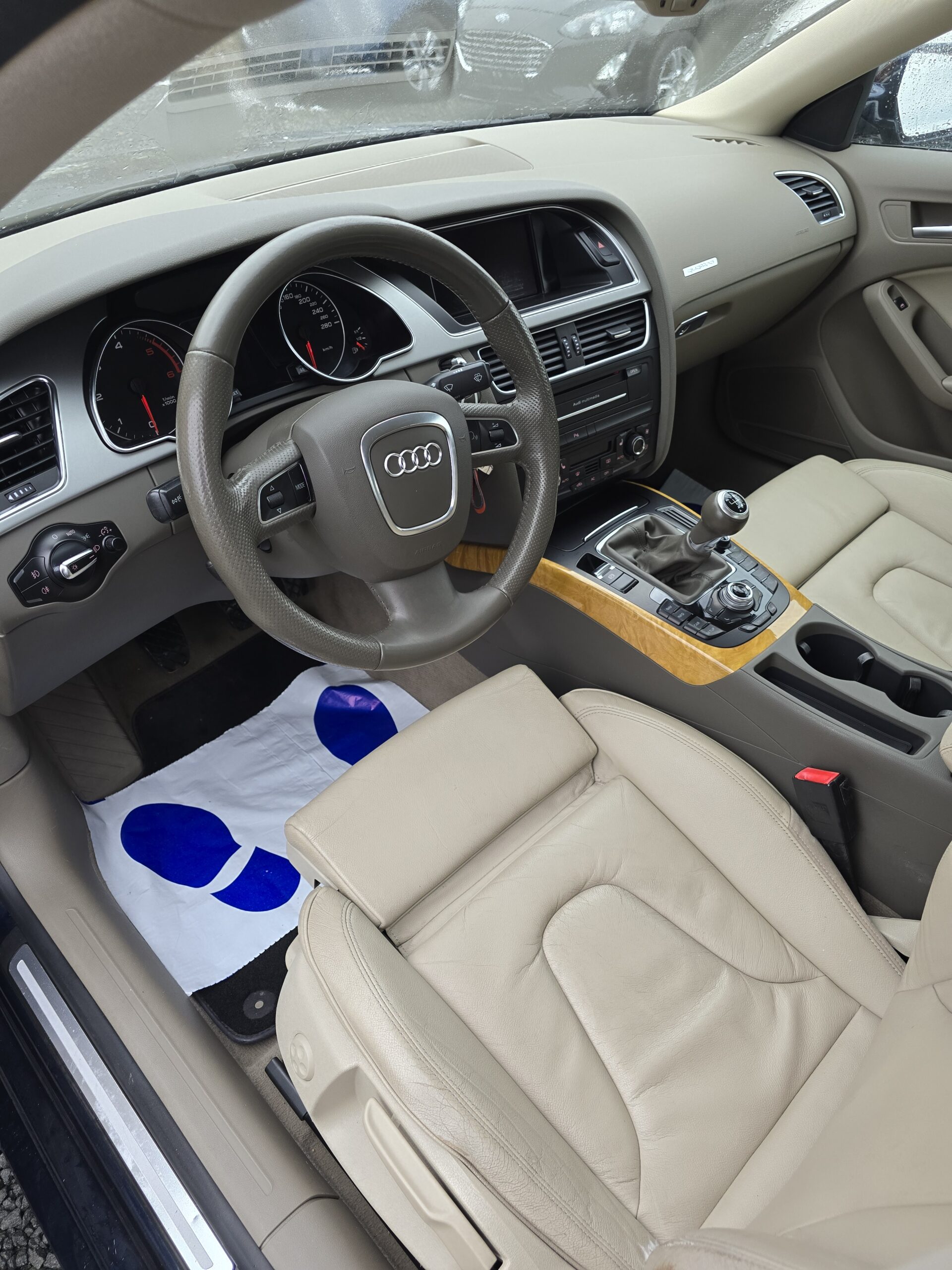 
								Audi A5 2.0TDI Quattro 2011r full									