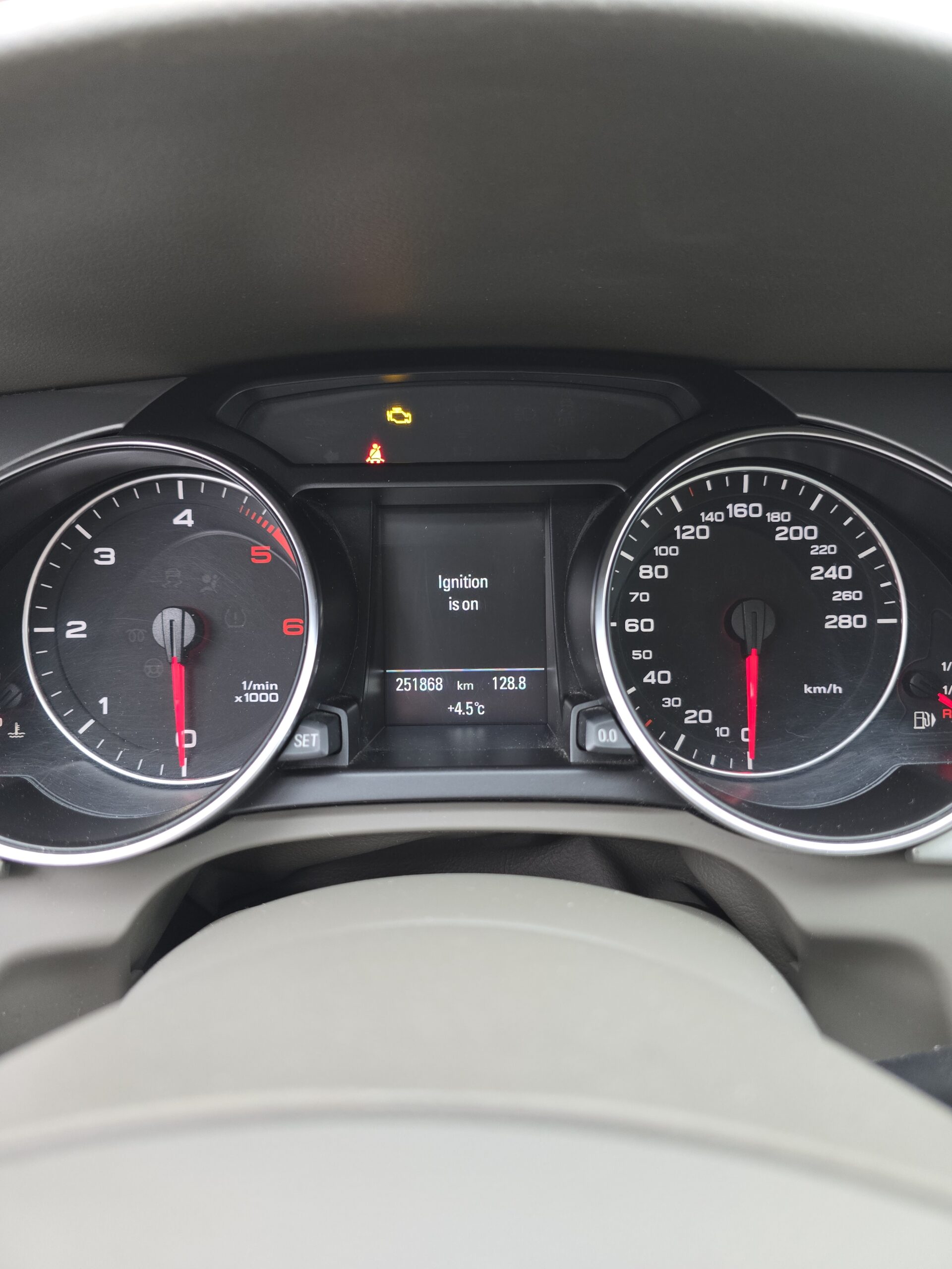 
								Audi A5 2.0TDI Quattro 2011r full									