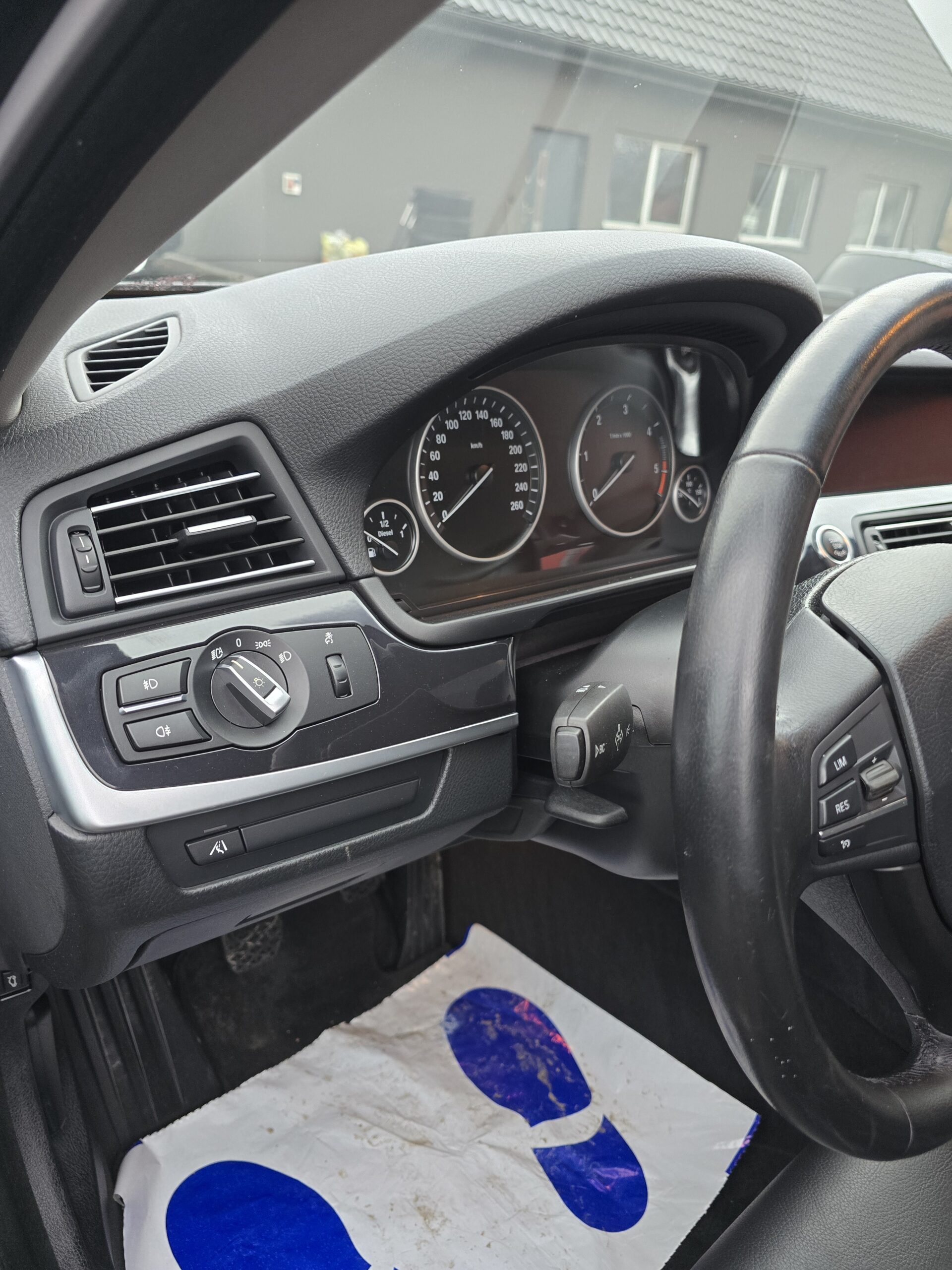 
								Bmw seria 5 F10. 2.0D full									