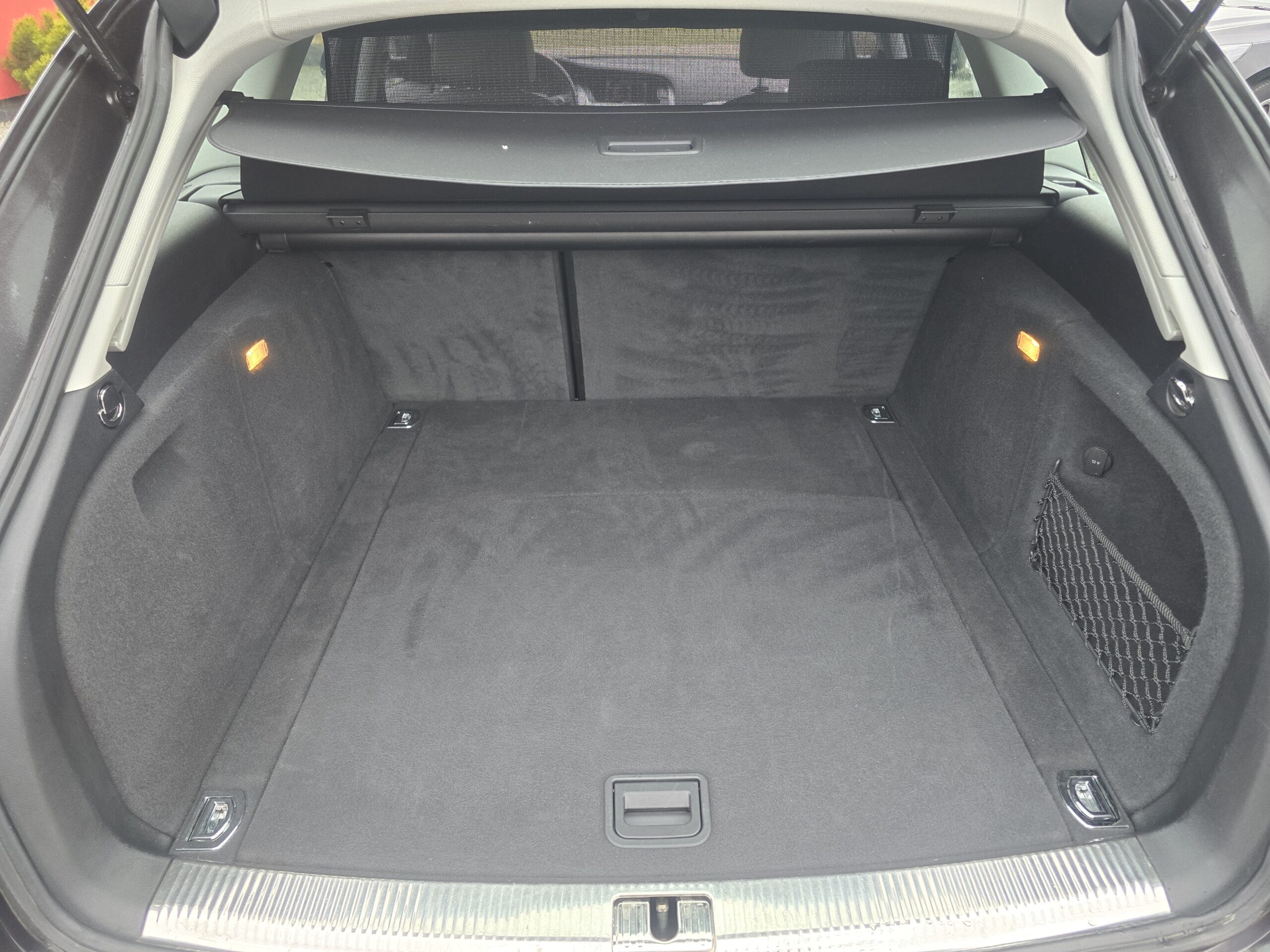 
								Audi A4 B8 2.0 TDI full									