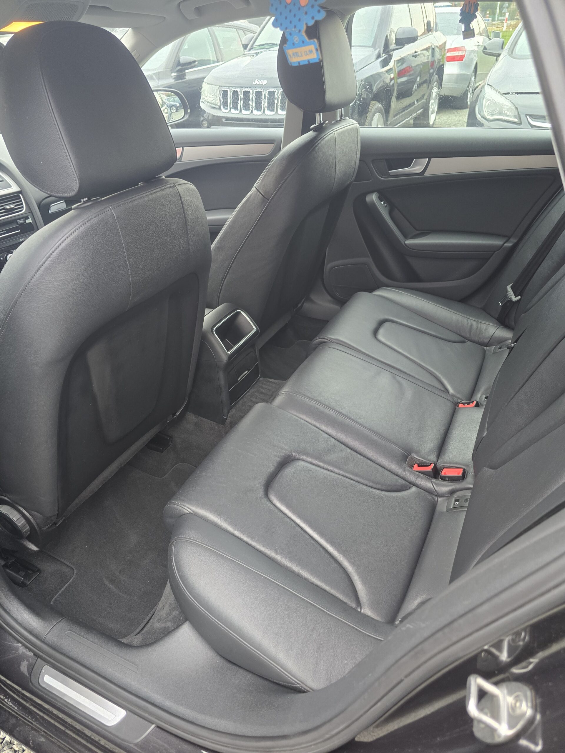 
								Audi A4 B8 2.0 TDI full									