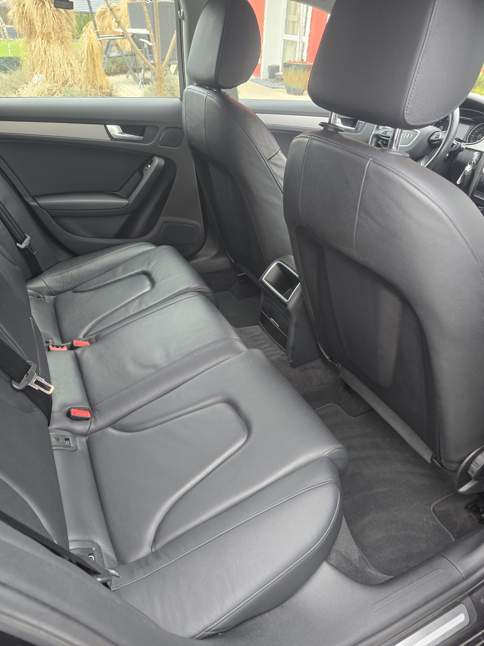 
								Audi A4 B8 2.0 TDI full									