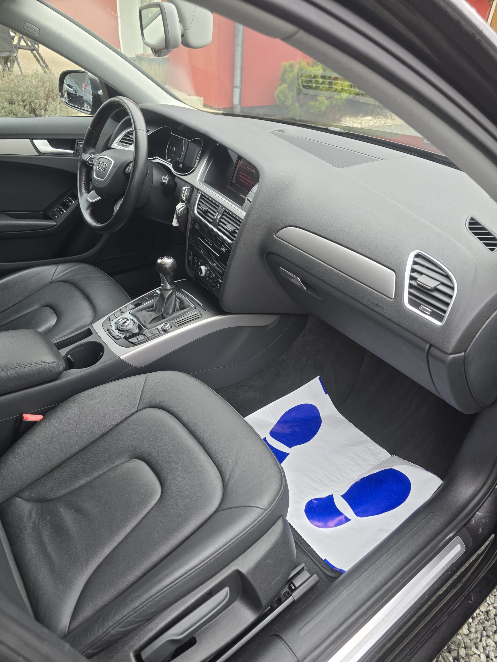 
								Audi A4 B8 2.0 TDI full									