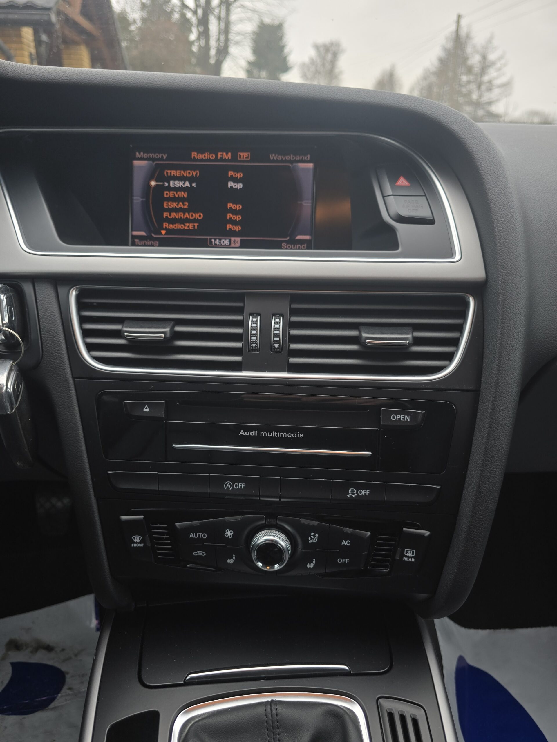 
								Audi A4 B8 2.0 TDI full									