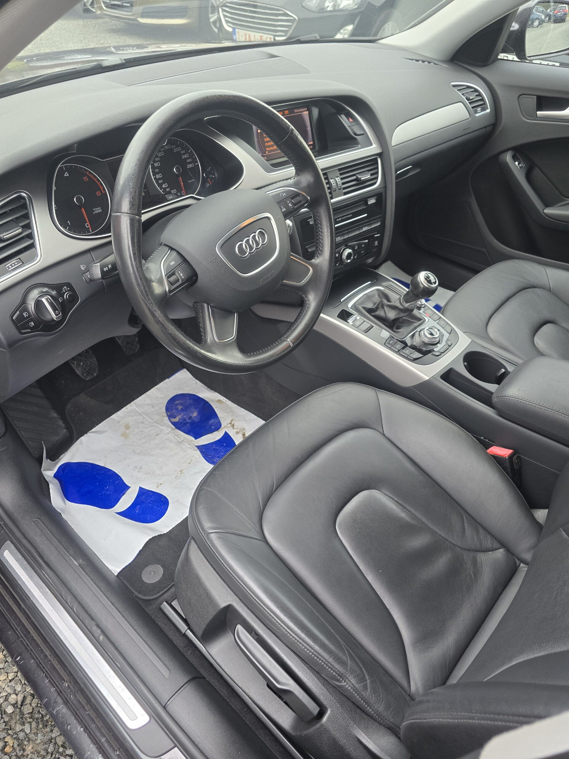 
								Audi A4 B8 2.0 TDI full									