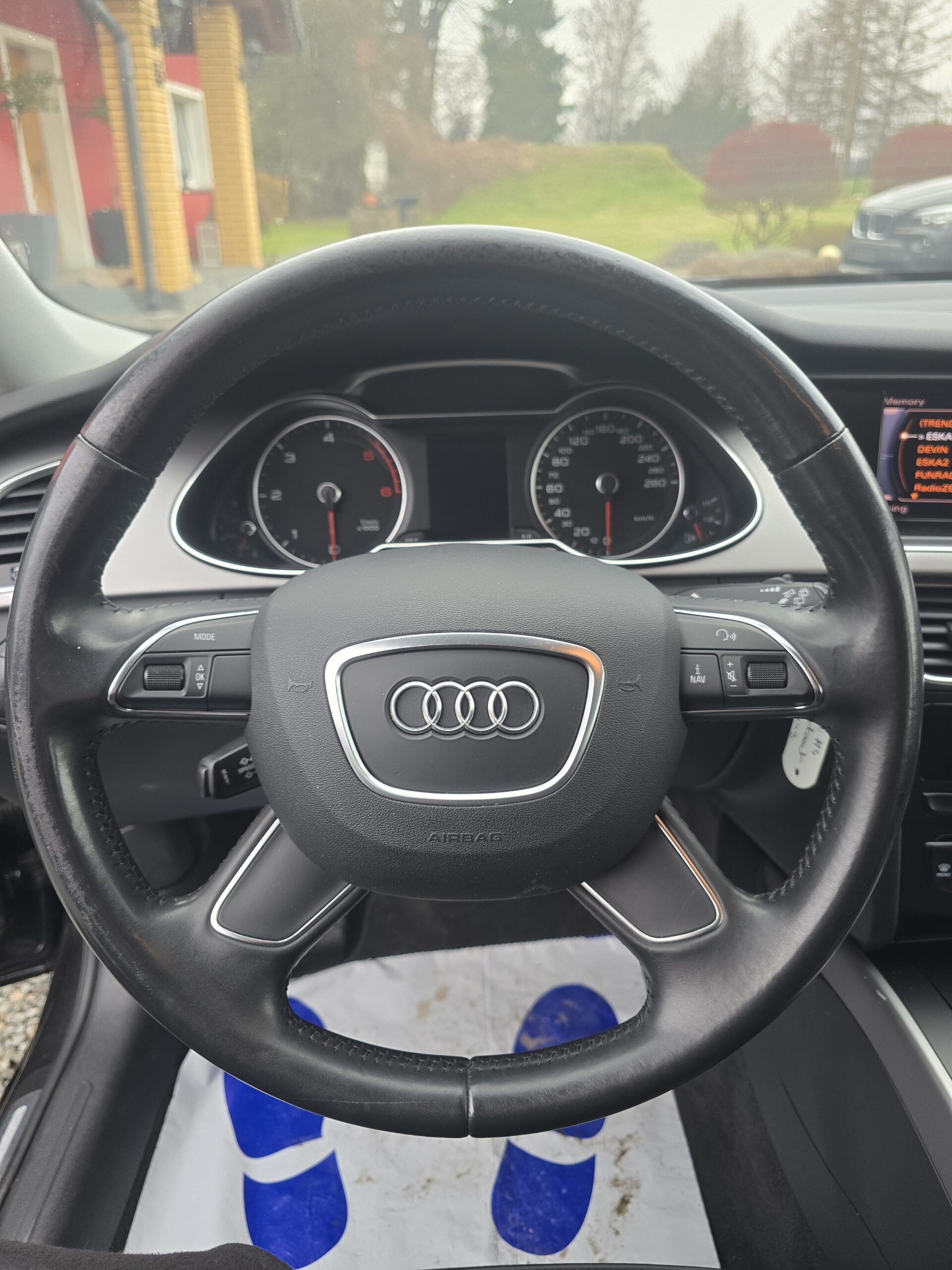 
								Audi A4 B8 2.0 TDI full									