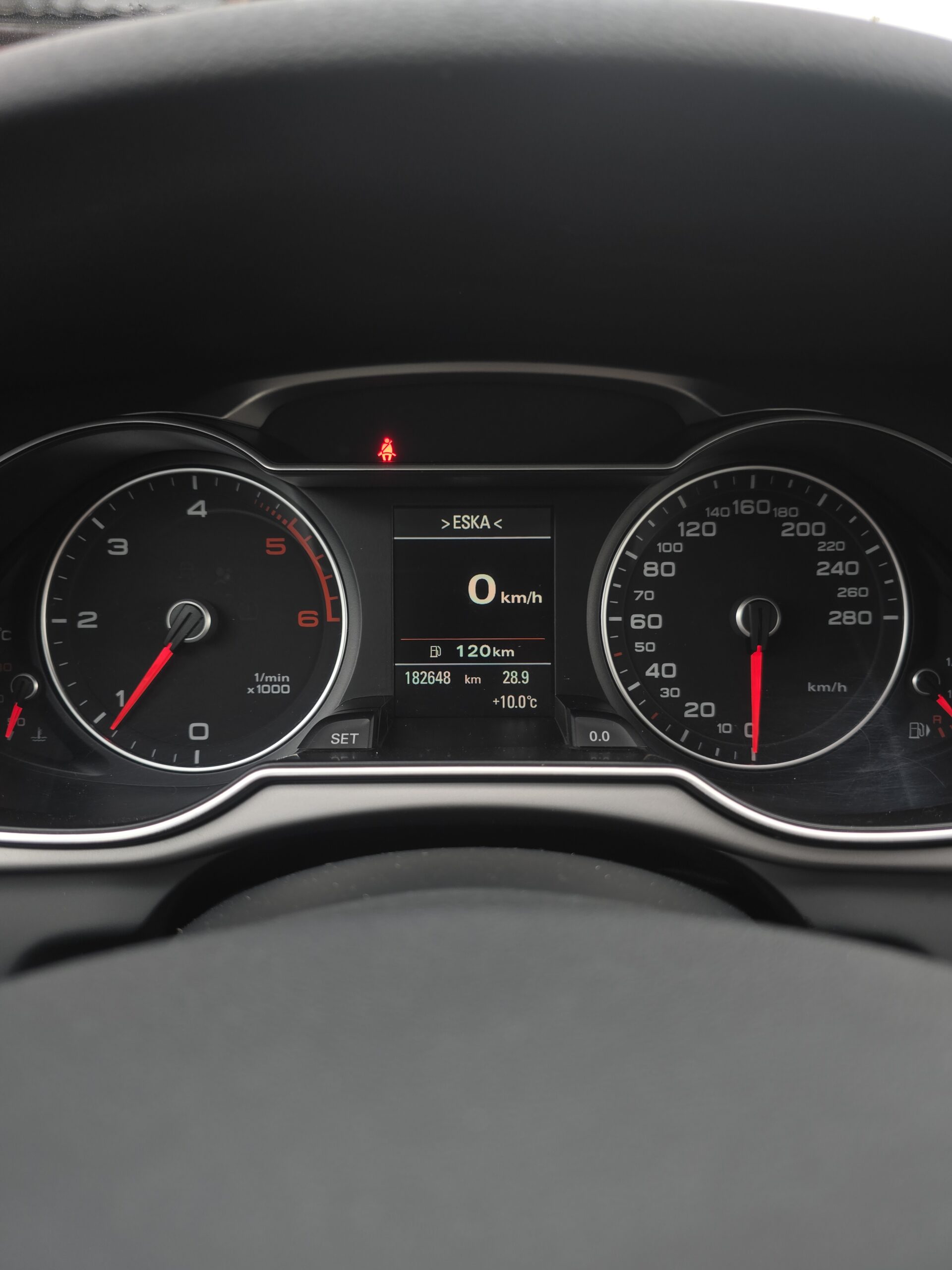 
								Audi A4 B8 2.0 TDI full									