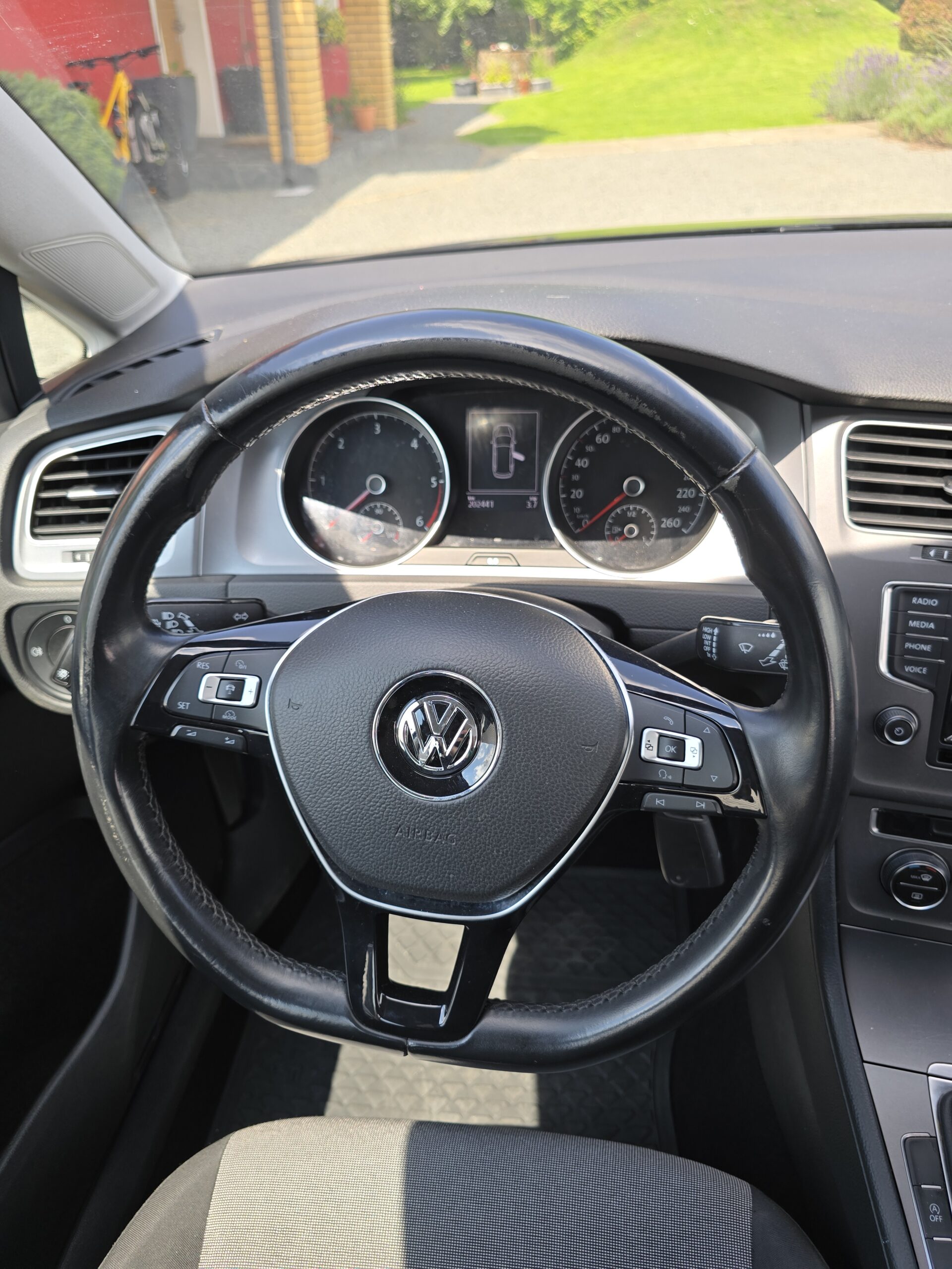 
								Volkswagen Golf VII 1.6 Tdi 2015r. full									